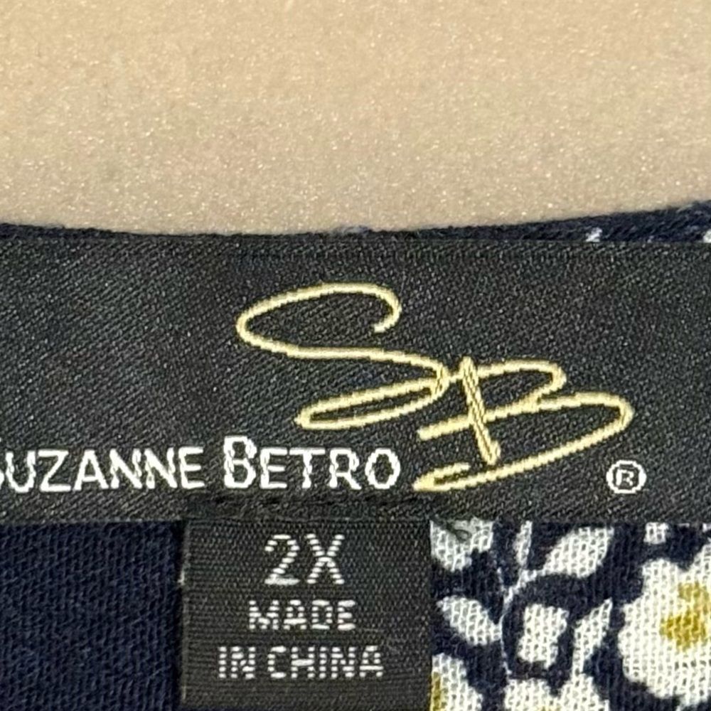 Suzanne Betro Midnight Blue and Ivory Floral Top - Picture 3 of 9